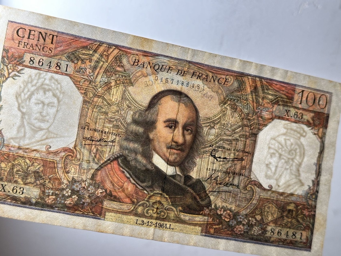 第三十六场！（本期有pmg记录仅两枚的顶级高货） 法国1964年100法郎，高乃依！品相au-vf。这一版本多数都有针孔，此枚为少见没有针孔的！大热门品种！