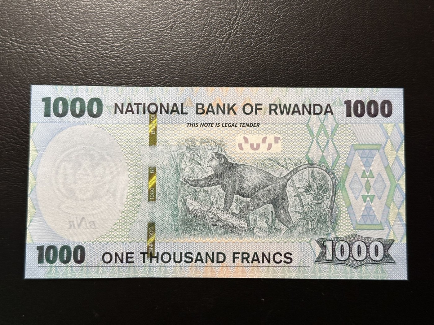 第三十六场！（本期有pmg记录仅两枚的顶级高货） 卢旺达最新版1000，品相unc，荧光漂亮！当地风情。