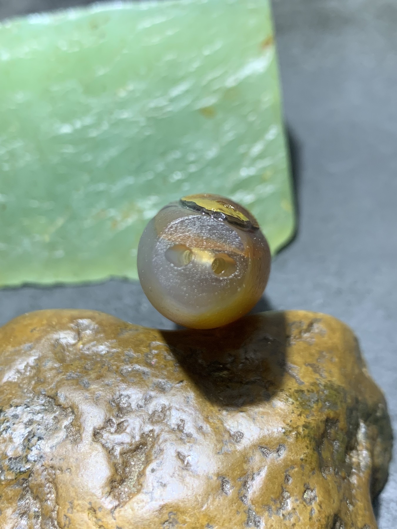 精美亚光巴西玛瑙手工俏色巧雕鲤鱼出水吊坠（把件）一个