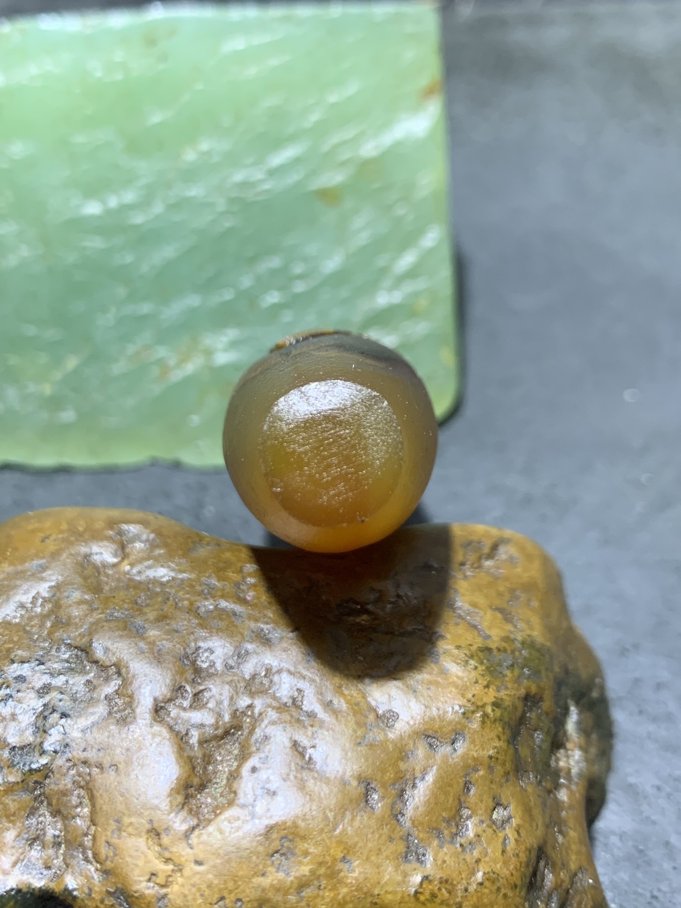 精美亚光巴西玛瑙手工俏色巧雕鲤鱼出水吊坠（把件）一个