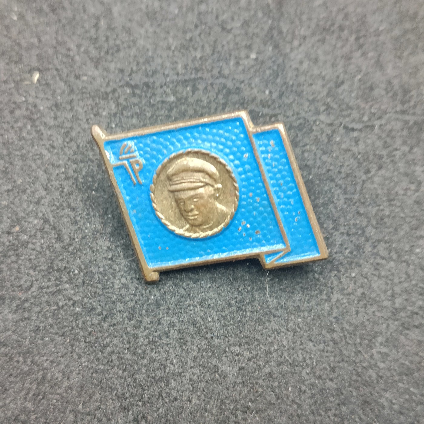 全场0元起拍 第135期 咸鱼国勋章拍卖专场 3月3日（周日）下午6：00开始 东德恩斯特台尔曼先锋队队徽