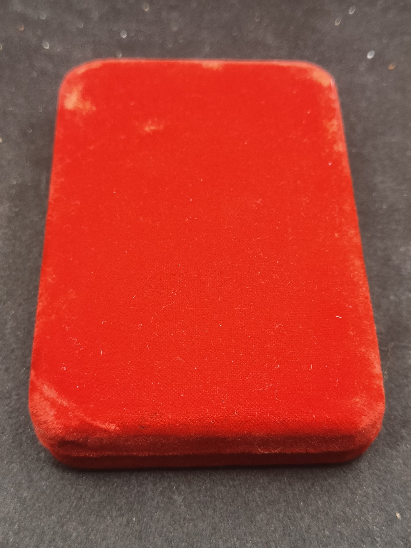 全场0元起拍 第135期 咸鱼国勋章拍卖专场 3月3日（周日）下午6：00开始 稀少 朝总联版烫金国徽盒 祖国解放奖章 带略