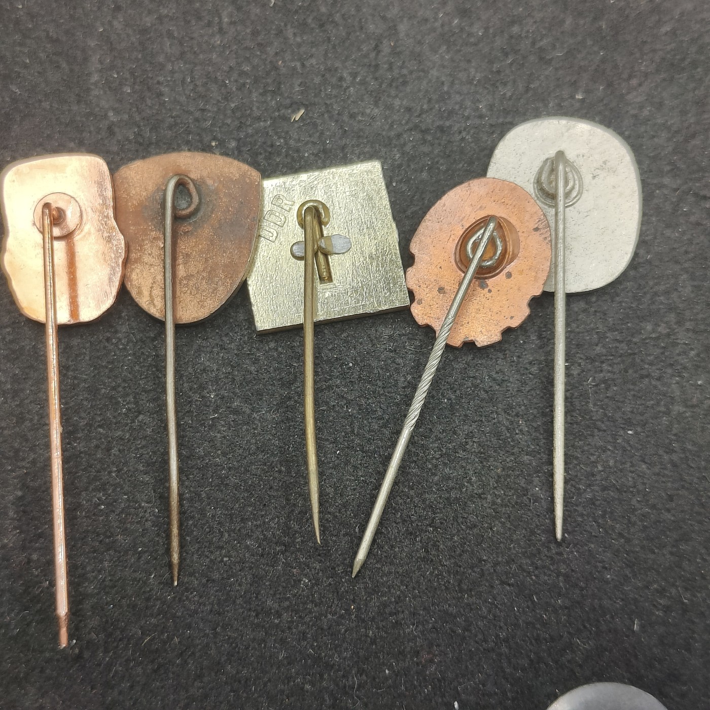 全场0元起拍 第135期 咸鱼国勋章拍卖专场 3月3日（周日）下午6：00开始 东德徽章一组