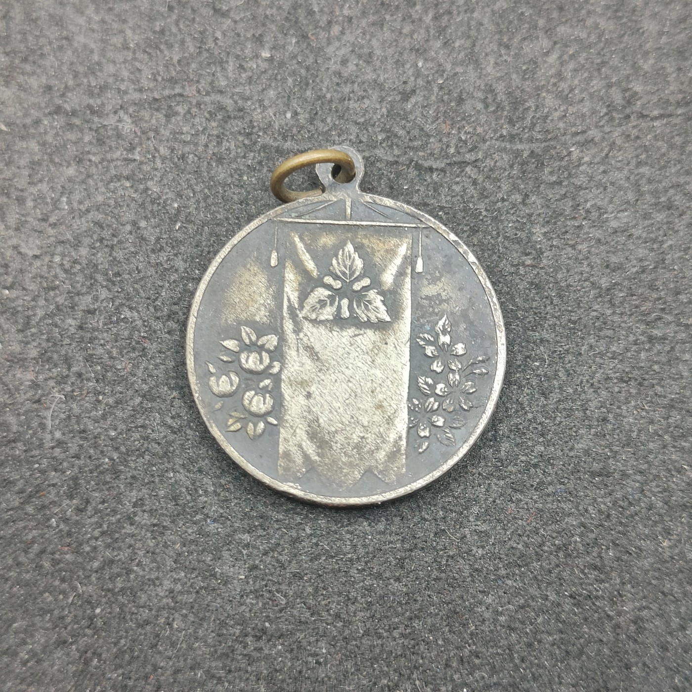 全场0元起拍 第135期 咸鱼国勋章拍卖专场 3月3日（周日）下午6：00开始 日本1928年蚕丝会祝典纪念章