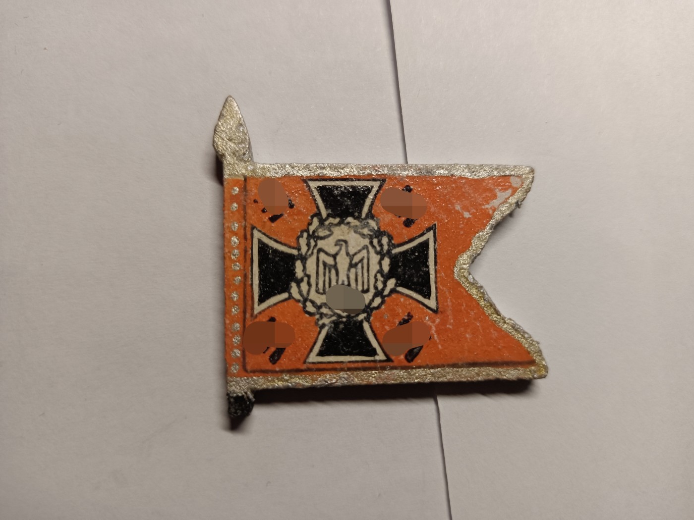 阿娜斯塔西亚军事题材拍卖第五期 Third Reich经典原品战旗类小徽章，木质，背后都带有制造商印标