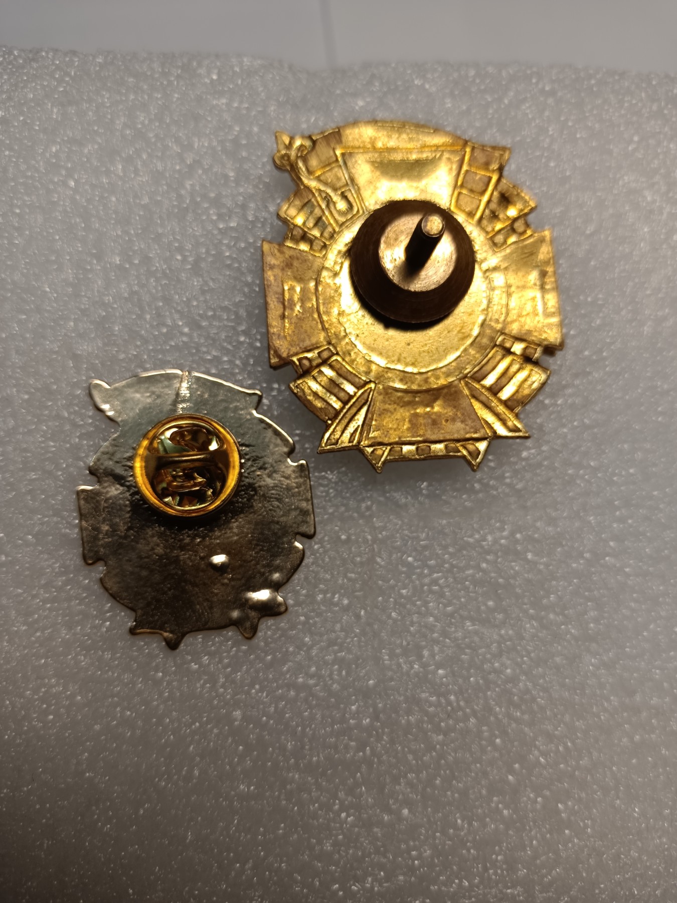 阿娜斯塔西亚军事题材拍卖第五期 俄联邦14版本圣乔治屠龙近卫证章（铜珐琅版），带min插针纪念品