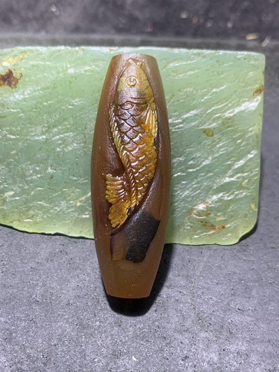 精美亚光巴西玛瑙手工俏色巧雕鲤鱼出水吊坠（把件）一个 - 精美亚光巴西玛瑙手工俏色巧雕鲤鱼出水吊坠（把件）一个