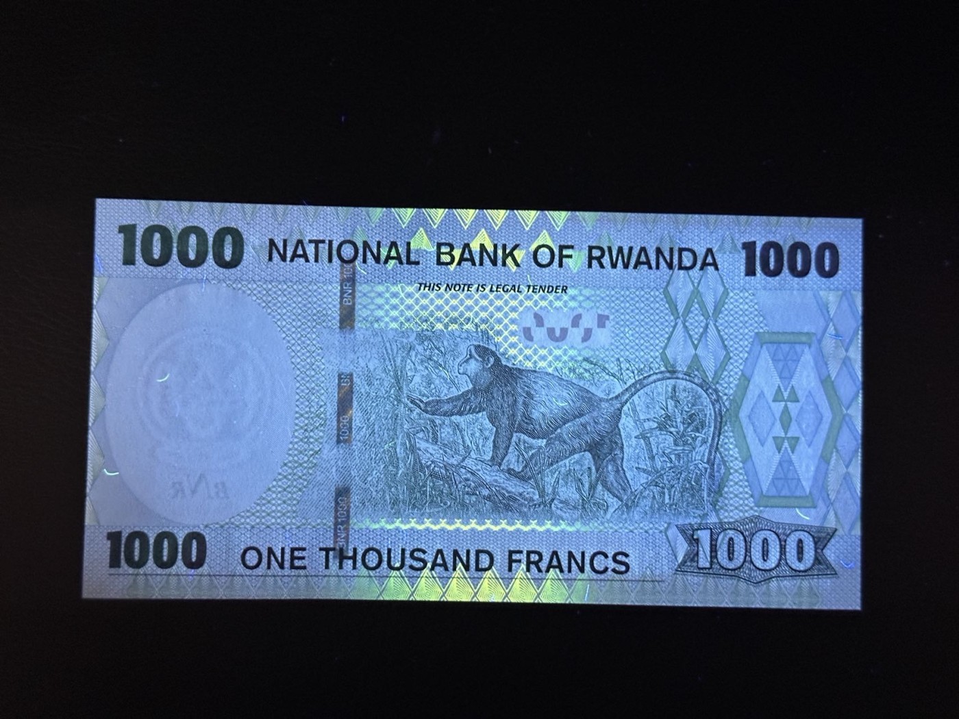 第三十六场！（本期有pmg记录仅两枚的顶级高货） 卢旺达最新版1000，品相unc，荧光漂亮！当地风情。