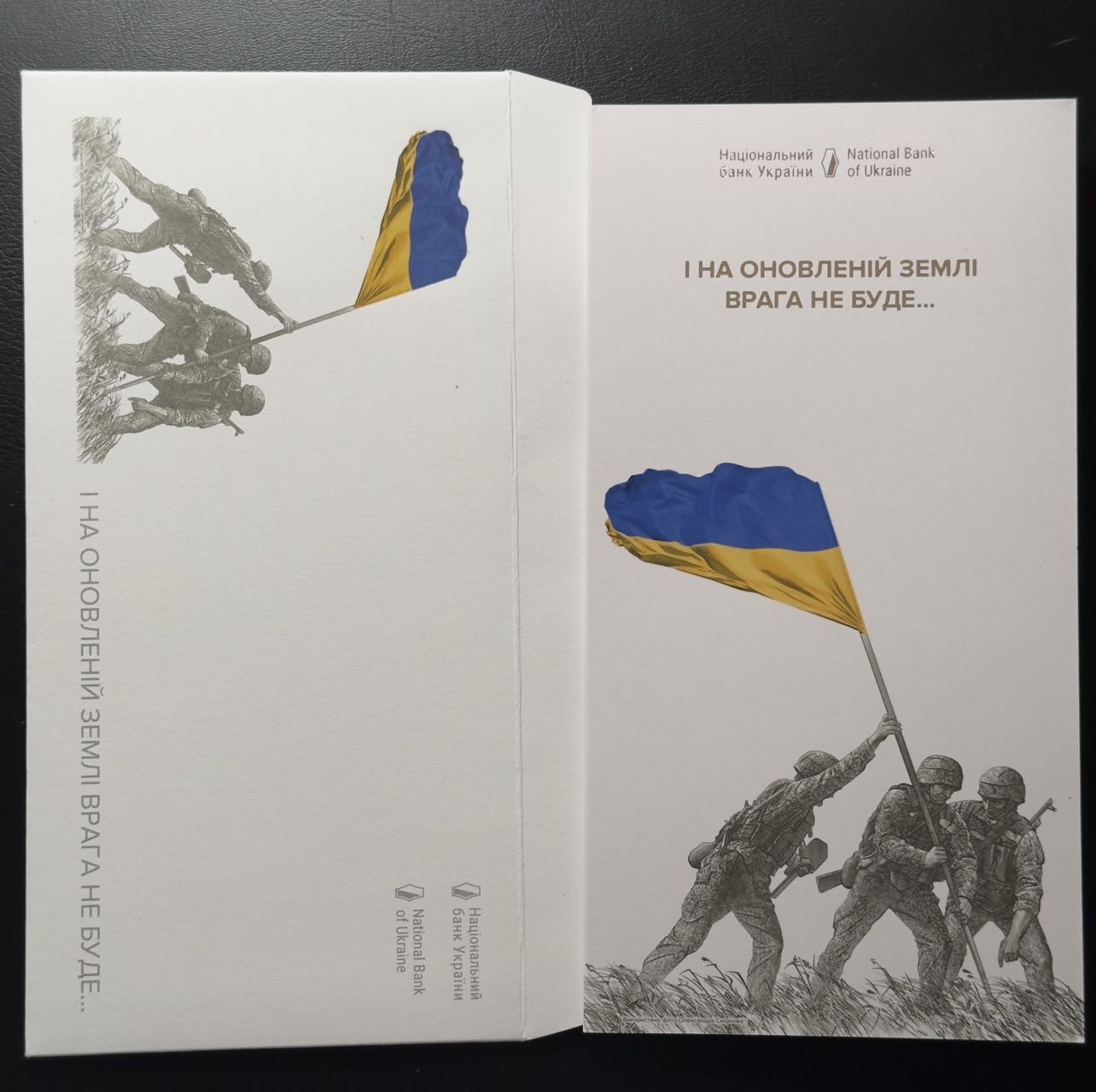 第三十六场！（本期有pmg记录仅两枚的顶级高货） 乌克兰20格里夫纳纪念币，品相unc，中间豹子号333，尾巴连续号345！非常好的号码！原装壳子和信封！！