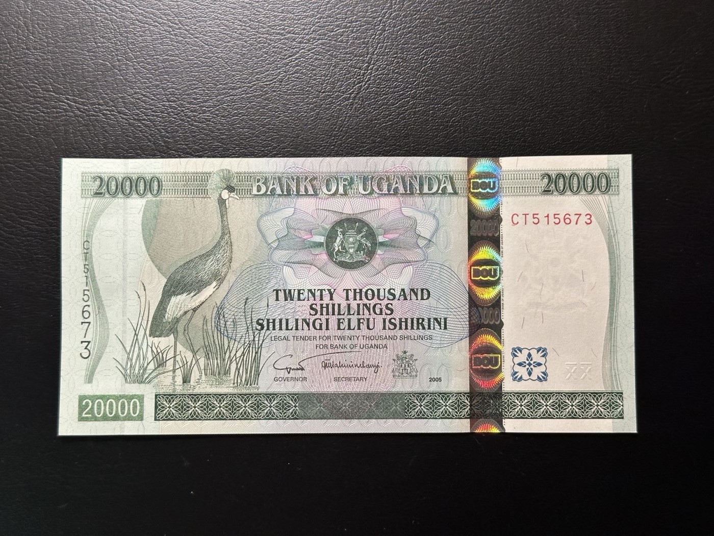 第三十六场！（本期有pmg记录仅两枚的顶级高货） 乌干达2005年2万先令，品相unc，东非红鹤！荧光漂亮，号码无4！