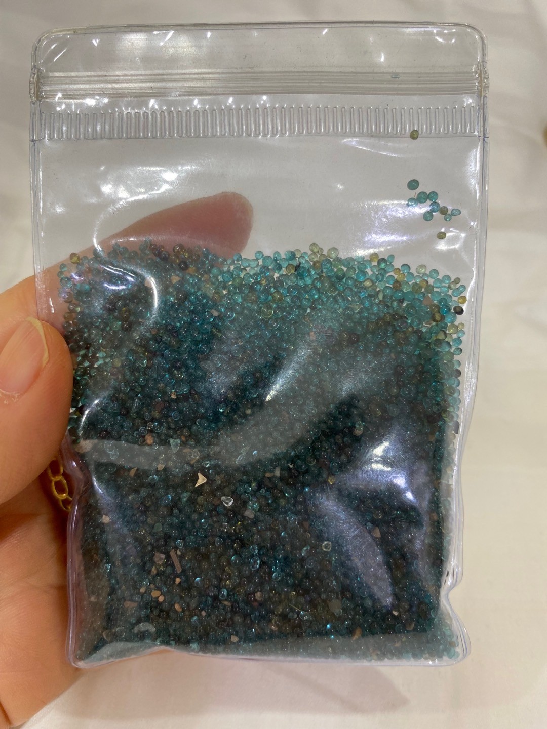 老琉璃米珠，尺寸0.1厘米左右，品相如图，168包快递