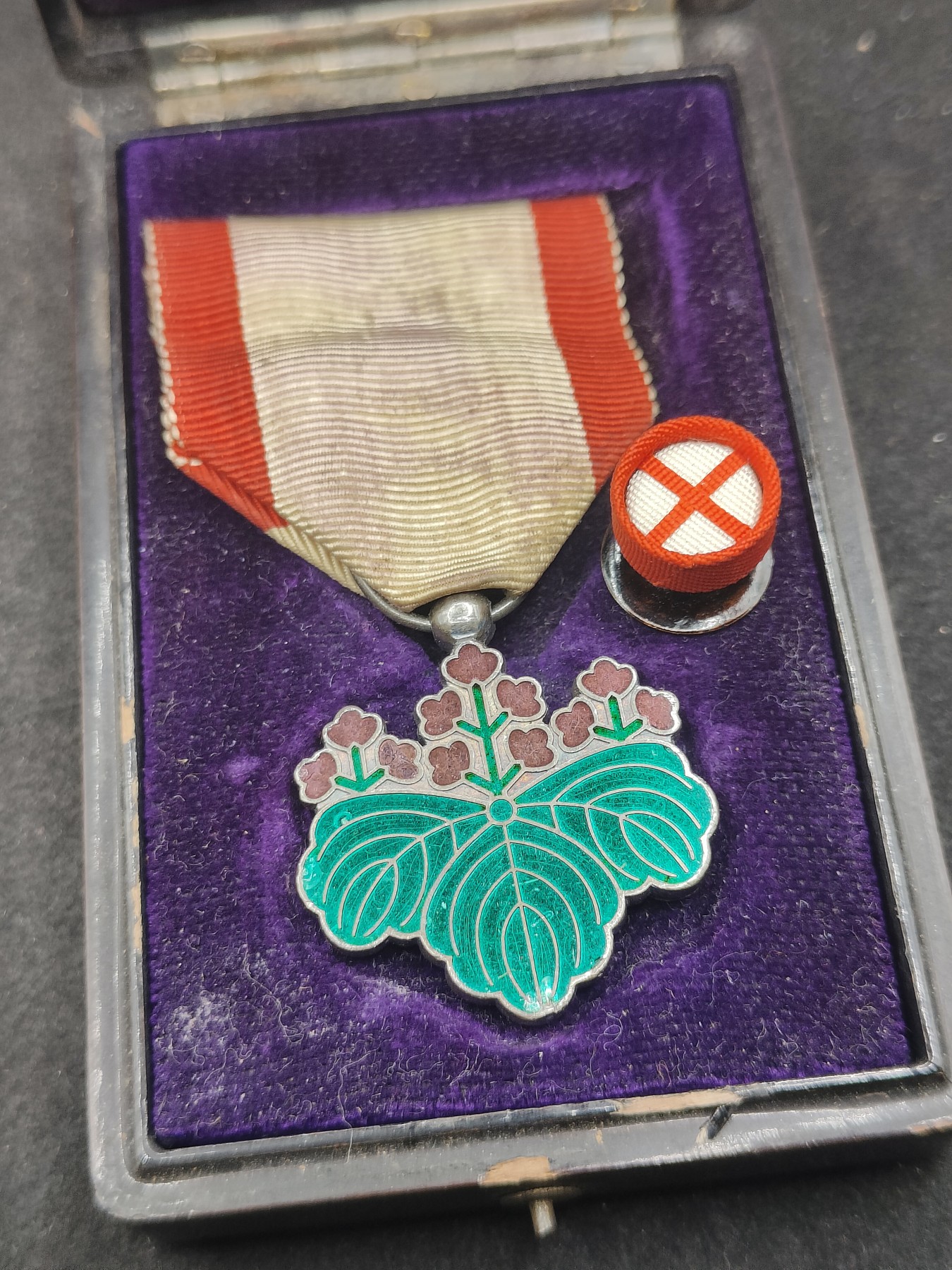 全场0元起拍 第135期 咸鱼国勋章拍卖专场 3月3日（周日）下午6：00开始 日本战时双面青叶章银制带盒略