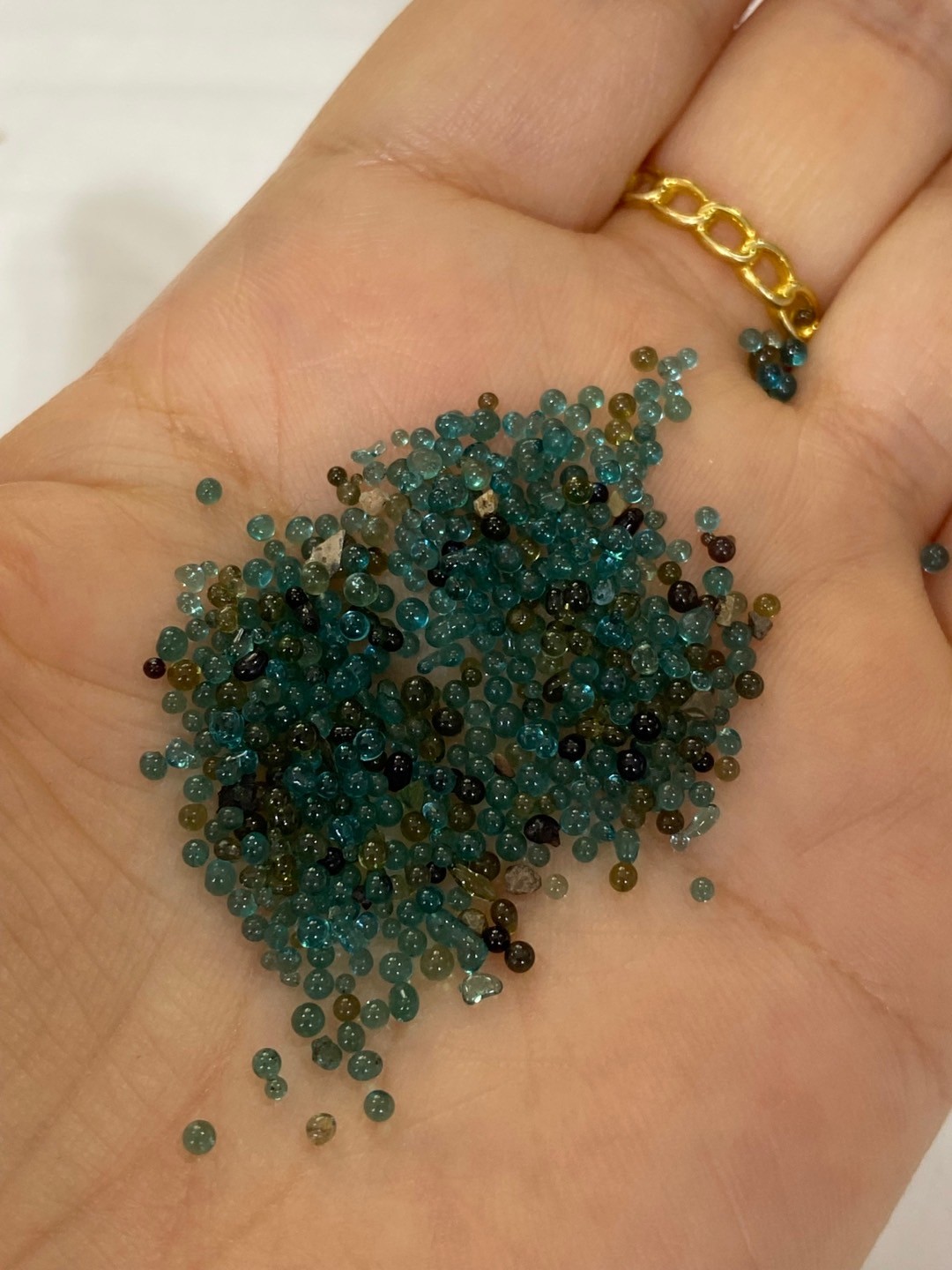 老琉璃米珠，尺寸0.1厘米左右，品相如图，168包快递