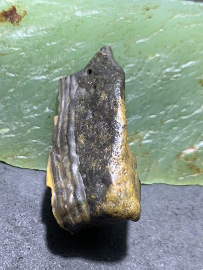 放福利！精美天然原皮阿拉善玛瑙原石手工雕刻佛字把件（吊坠）一颗， 放福利！精美天然原皮阿拉善玛瑙原石手工雕刻佛字把件（吊坠）一颗，