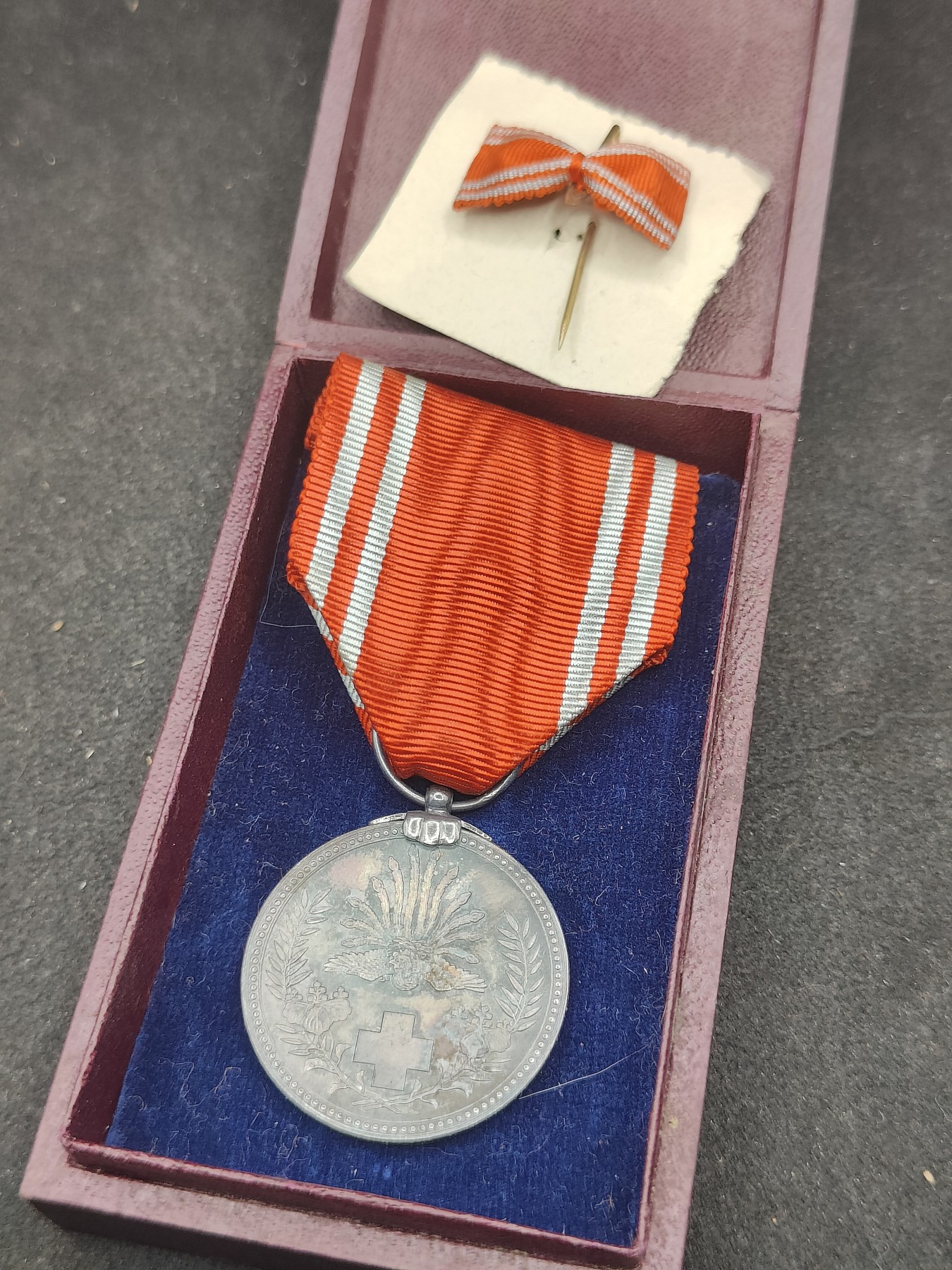 全场0元起拍 第135期 咸鱼国勋章拍卖专场 3月3日（周日）下午6：00开始 日本早期赤十字社员章银制带盒略