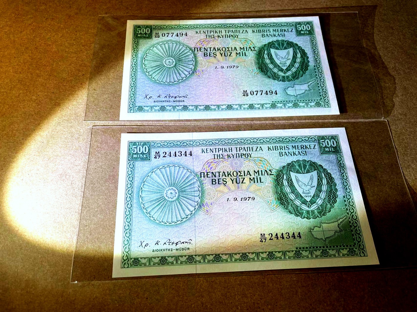 【Blue Auction】✨世界纸币精拍第438期【精】 【一组2张】塞浦路斯 1979年500米尔 UNC-