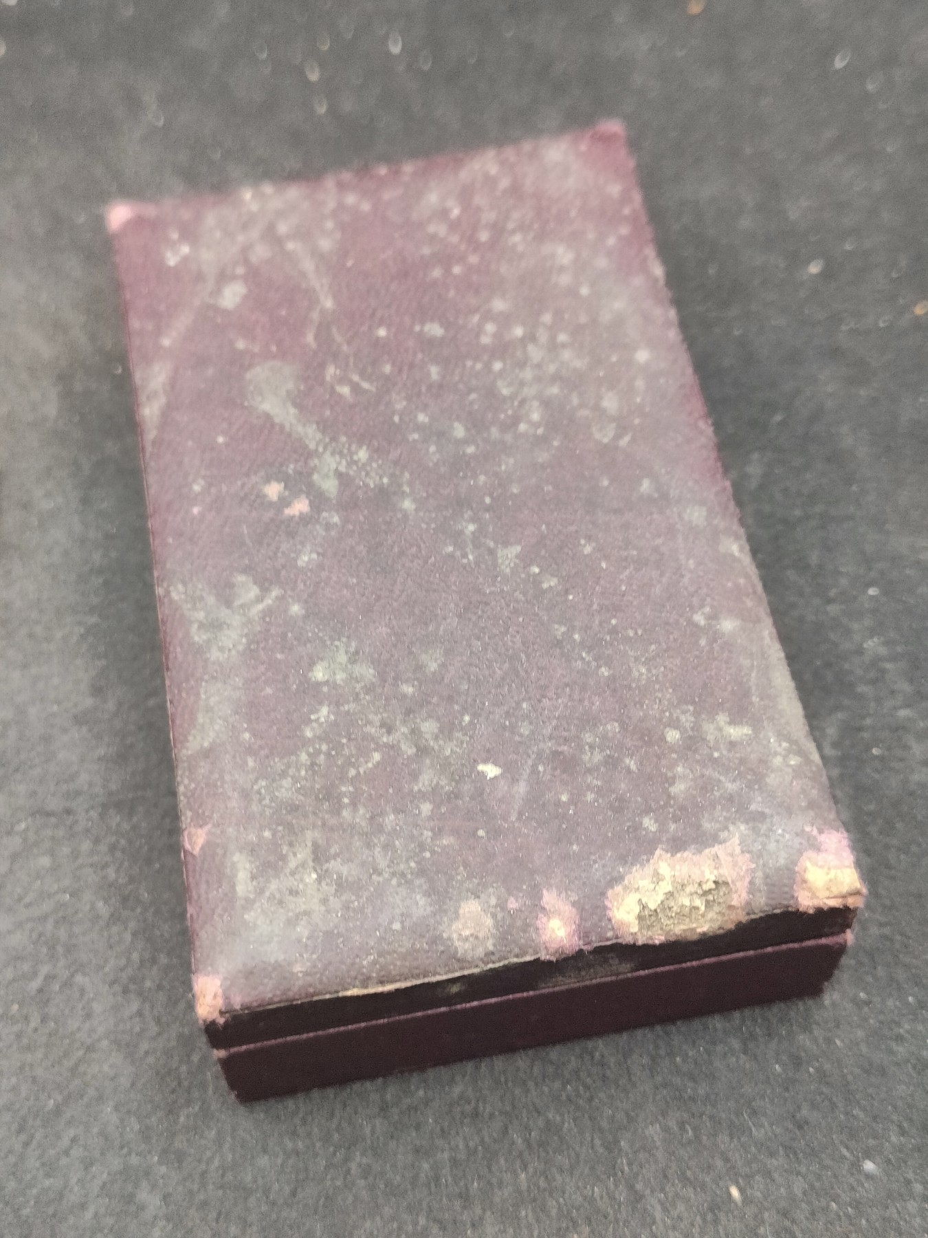 全场0元起拍 第135期 咸鱼国勋章拍卖专场 3月3日（周日）下午6：00开始 日本早期赤十字社员章银制带盒略