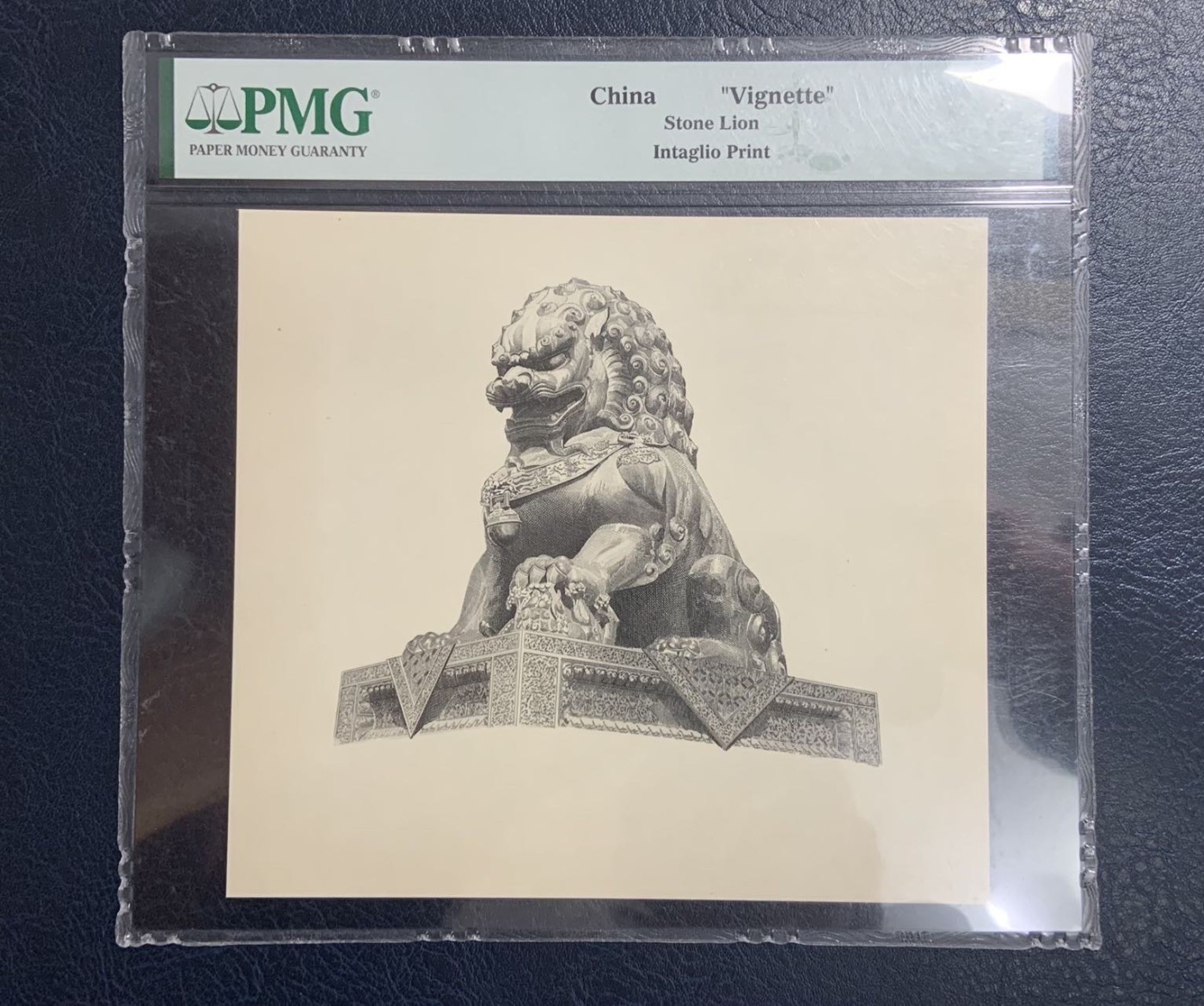 收藏联盟Quantum Auction 第327期拍卖  吴锦棠雕刻画春耕图和石狮子雕刻画两幅 PMG封装