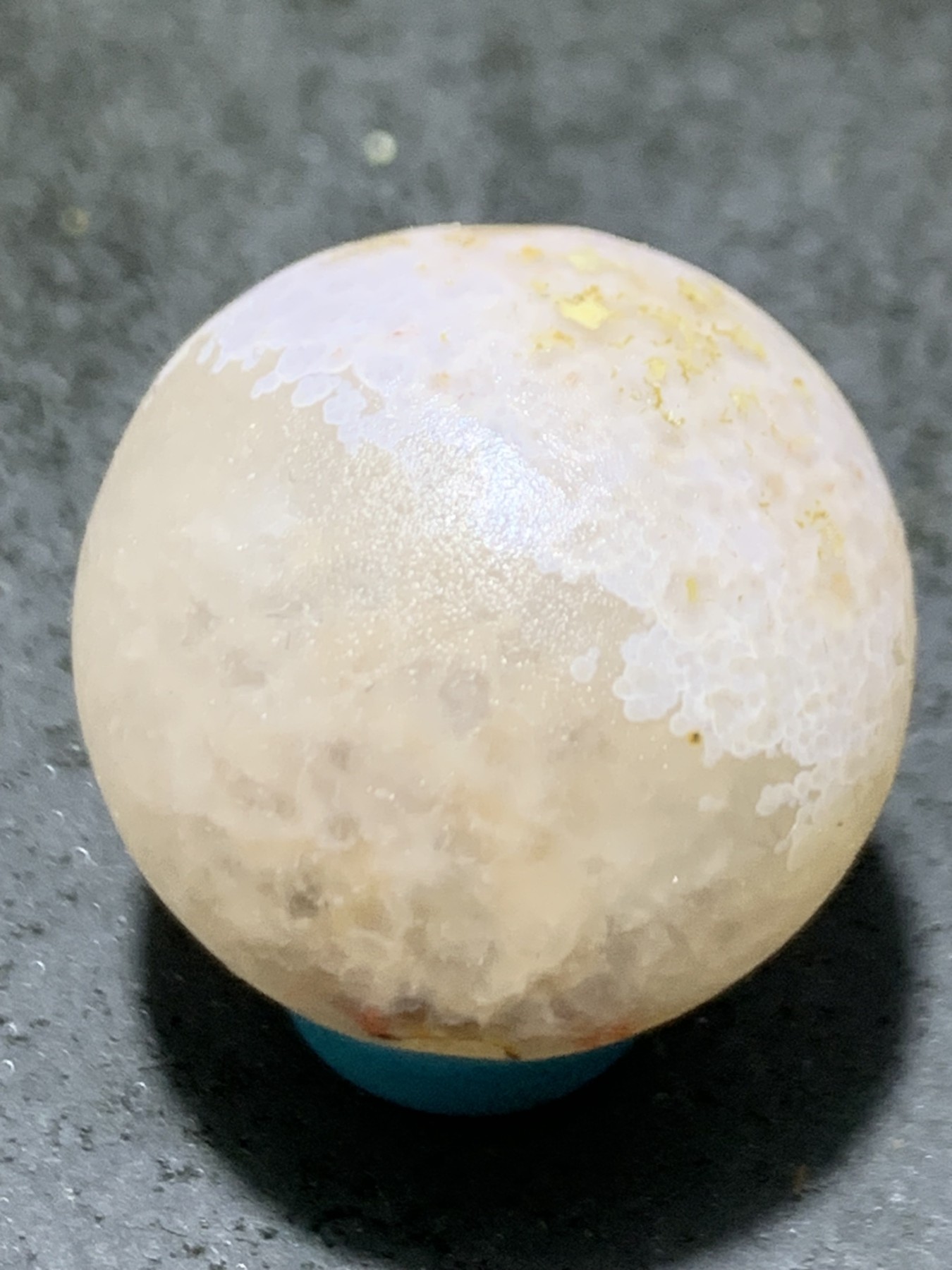 精美亚光冰飘原皮战国红玛瑙手工雕刻雪羽珠一颗！