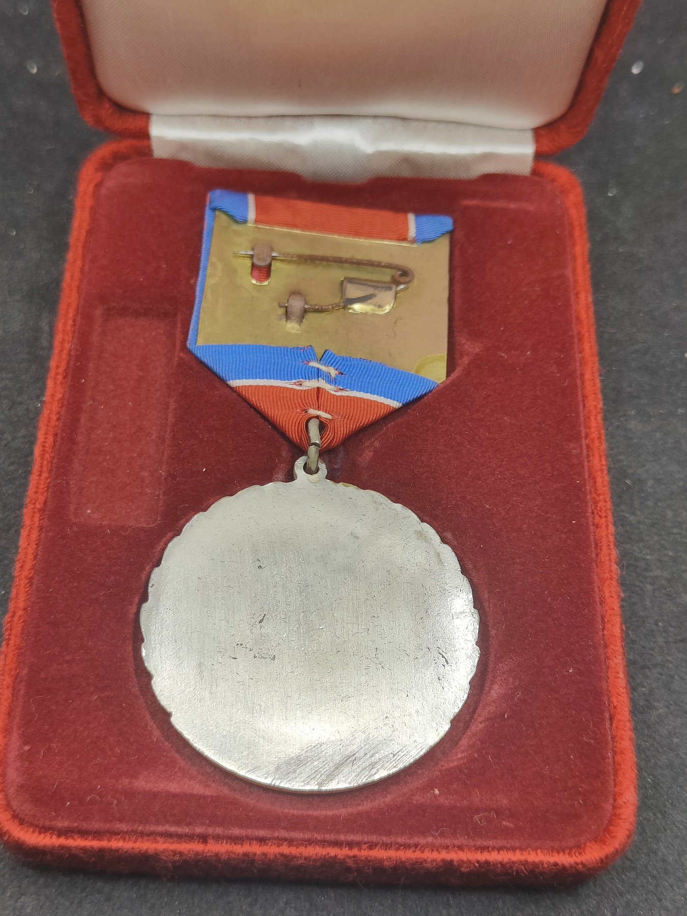 全场0元起拍 第135期 咸鱼国勋章拍卖专场 3月3日（周日）下午6：00开始 朝总联20周年纪念章