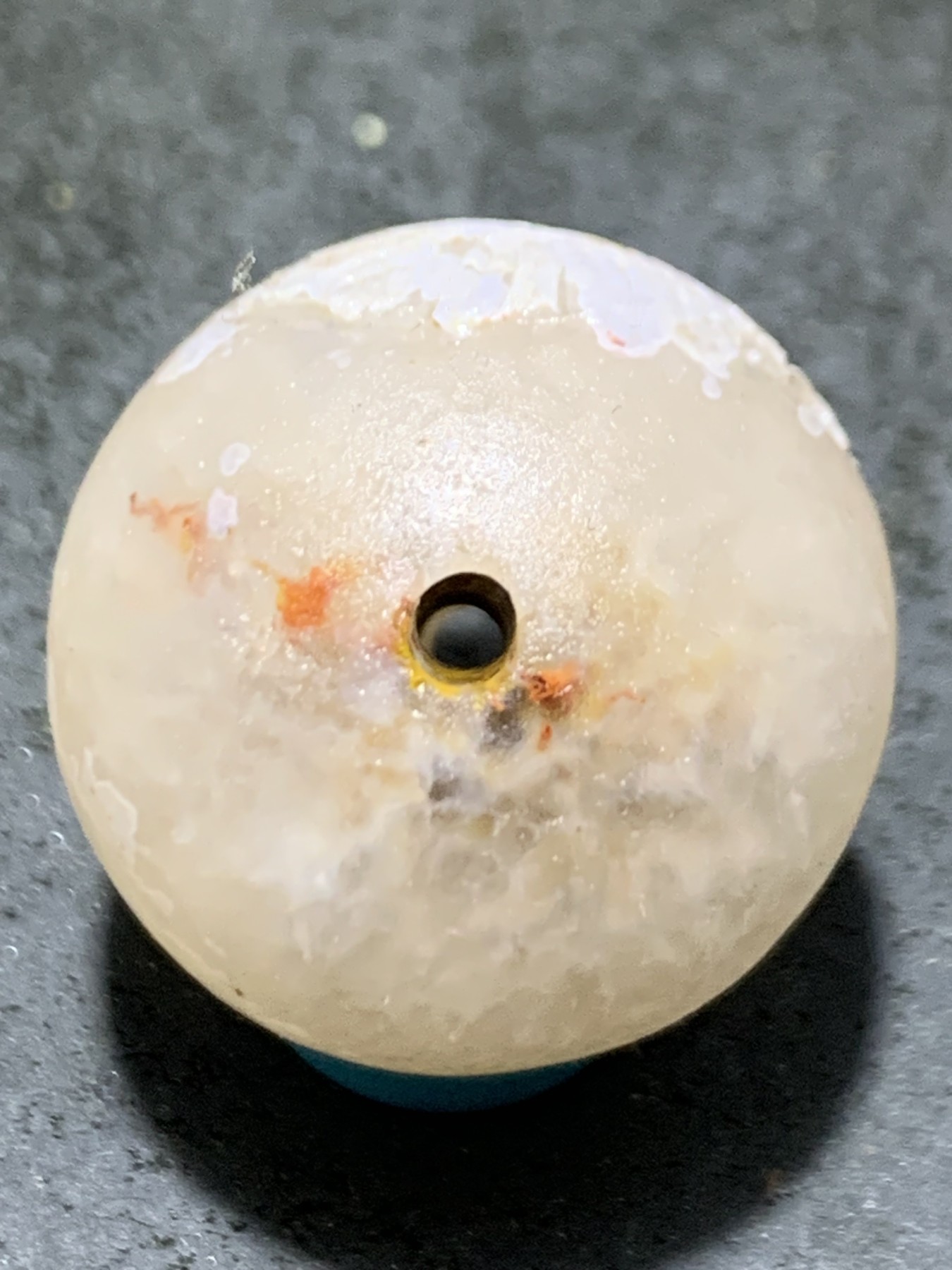 精美亚光冰飘原皮战国红玛瑙手工雕刻雪羽珠一颗！