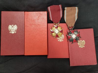 时顺第十四场 - 授予同一人的波兰银级，金级功绩十字勋章，盒证全