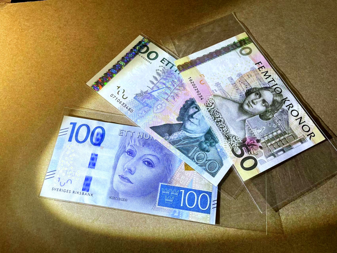 【Blue Auction】✨世界纸币精拍第438期【精】 【一组3张】瑞典 不同版本50-100克朗 UNC（个别有轻微荧光点）