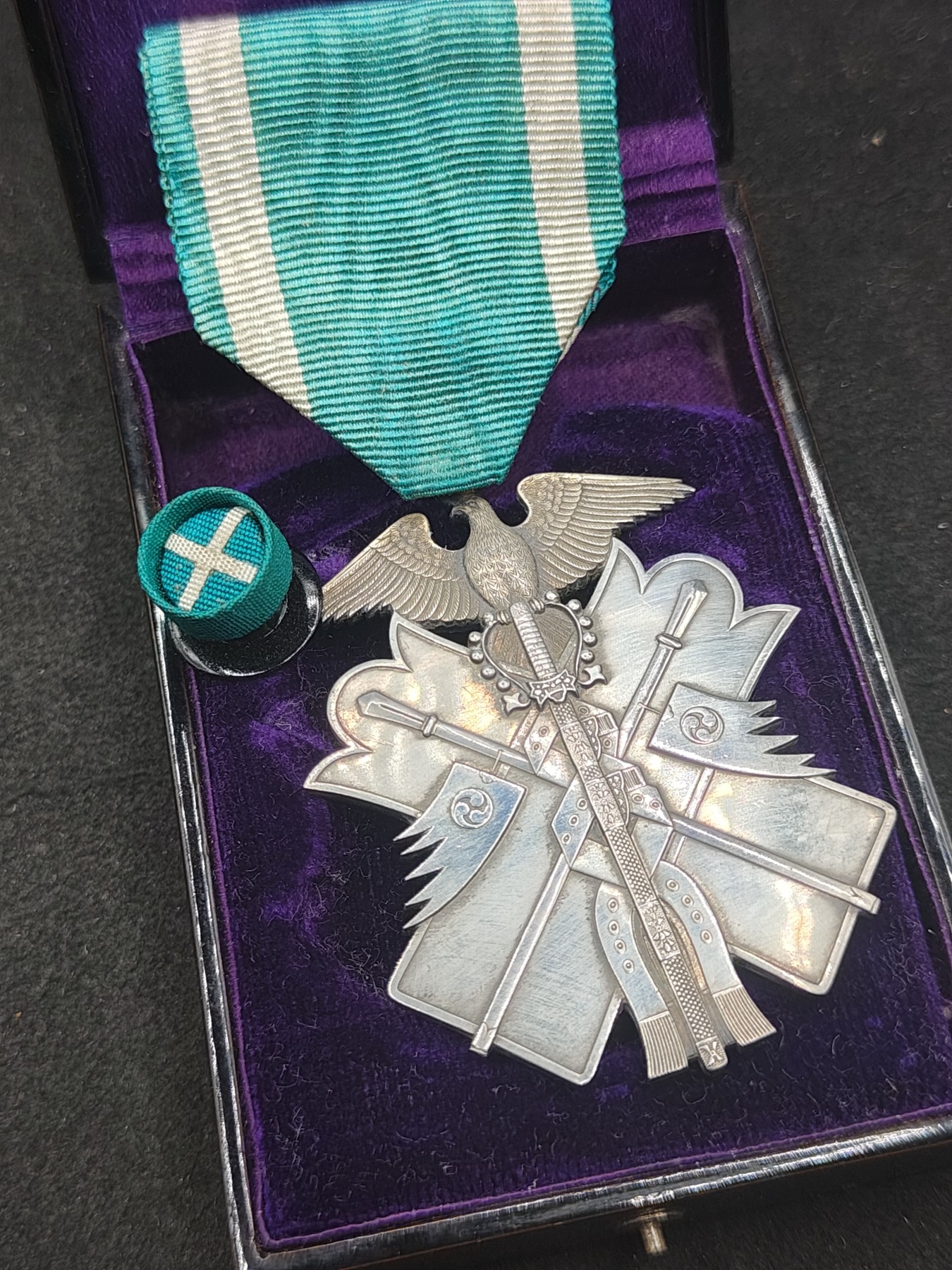 全场0元起拍 第135期 咸鱼国勋章拍卖专场 3月3日（周日）下午6：00开始 日本七级金鸱章银制带盒略