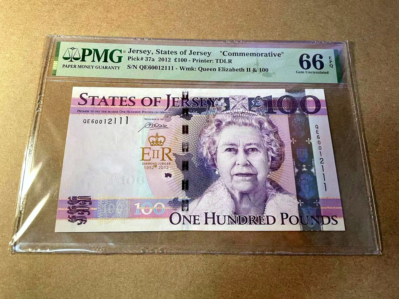 【Blue Auction】✨世界纸币精拍第438期【精】 【111豹子号无47】泽西 2012年100镑 PMG66EPQ 女王登基60周年纪念钞 