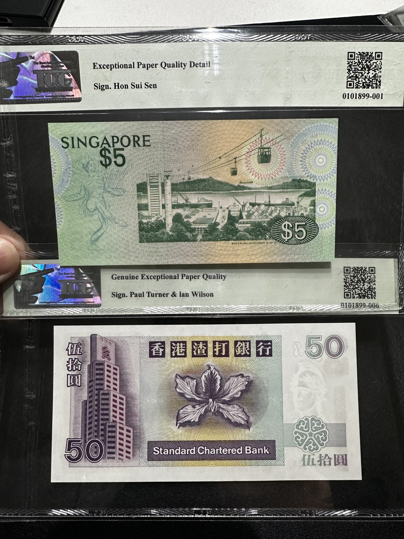 《外钞收藏家》第三百四十三期（评级场） 新加坡鸟版5元+香港渣打A冠50元 2张一起 无47 TQG评级