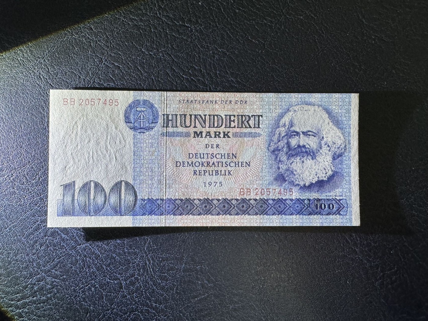 收藏联盟Quantum Auction 第327期拍卖  民主德国1975年100马克 品相UNC 东柏林街景