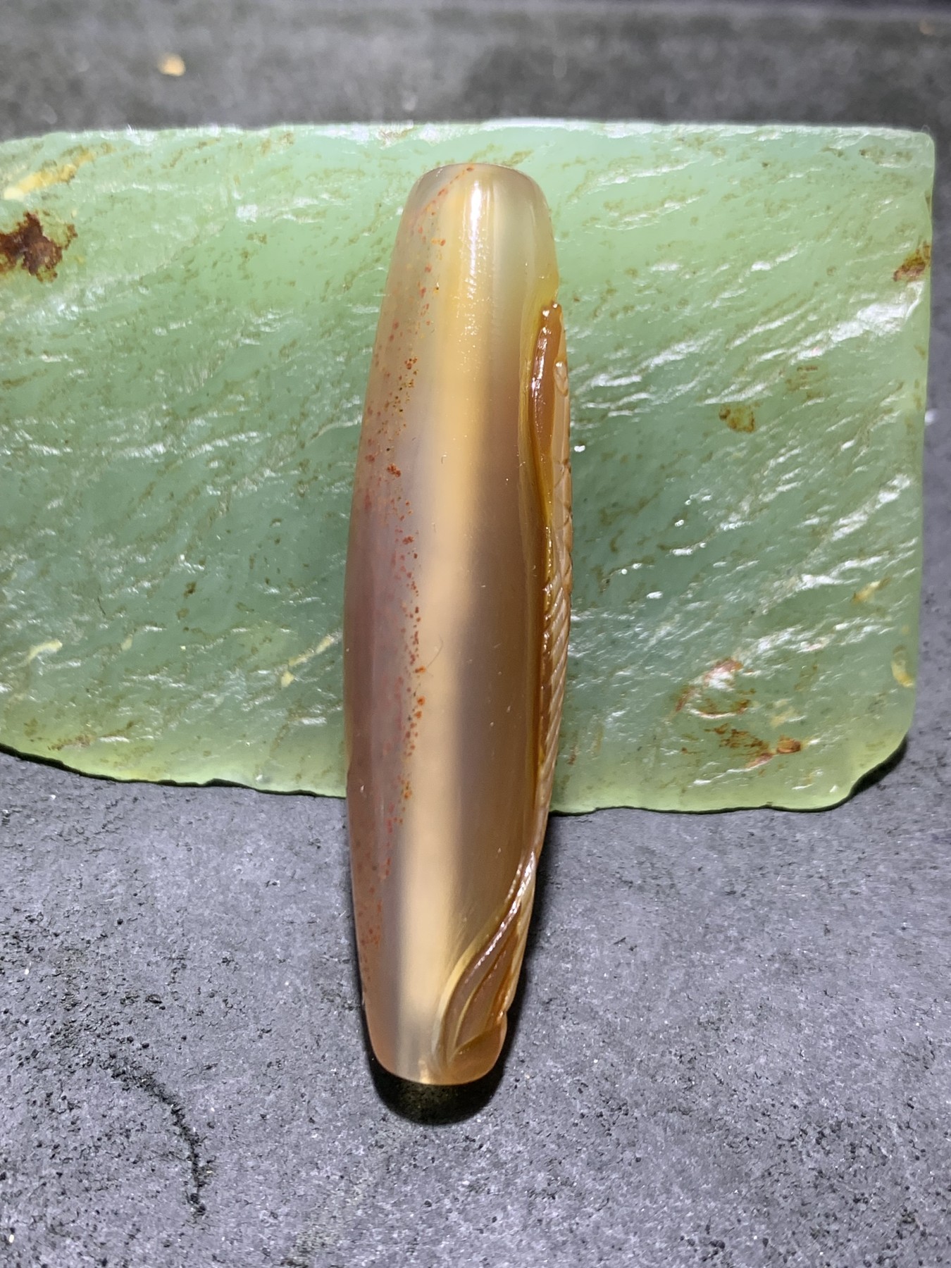 精美亚光朱砂点巴西玛瑙手工俏色巧雕富贵有余桶珠一个