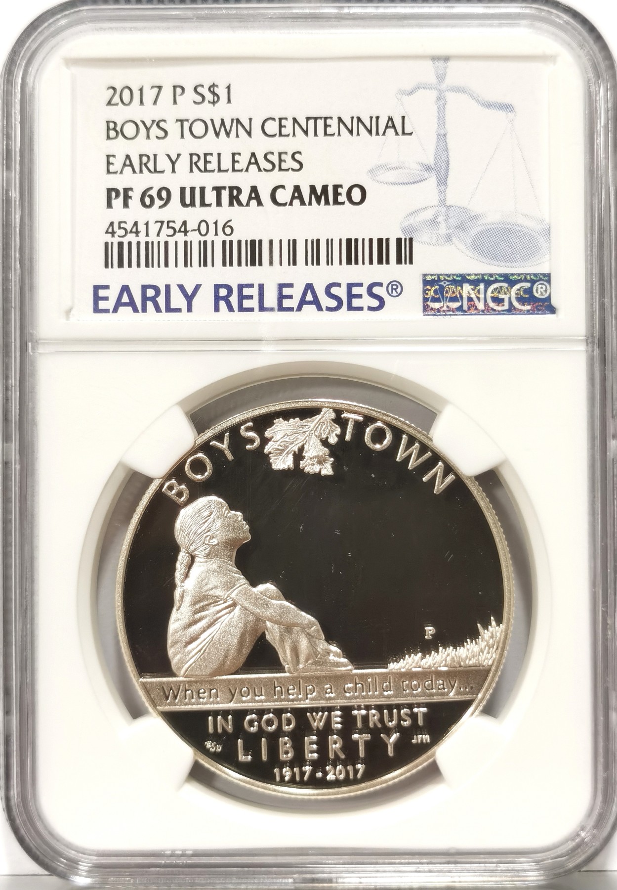博洋堂世界钱币拍卖第066期（全场包邮） 美国2017年男孩镇百年纪念精制银币NGC-PF69UC，2019年克劳斯世界硬币大赛-最富激情币，发行量43844枚。PROOF精制币，非常漂亮。蓝标 EARLY RELEASES 早期发行初打评级币。稀缺品种，“男孩城”的意思其实是“孤儿城”。它是美国历史上最早．也是最著名的一座孤儿收容所，一直只收男孩。1979年改了名字，叫“男孩女孩城”．也收女孩了。但习惯上，我们仍叫它“男孩城”