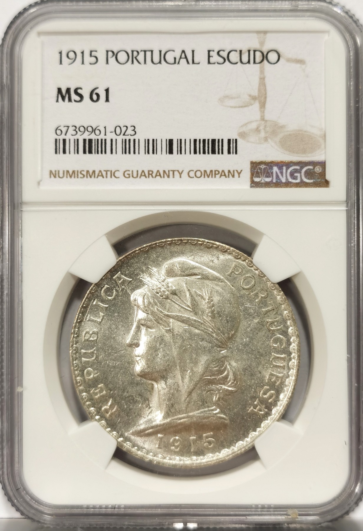 博洋堂世界钱币拍卖第066期（全场包邮） 1915年葡萄牙女神1埃斯库多纪念银币NGC-MS61，原汁原味老包浆，包浆醇厚，打制精美。略为低评，分虽然不高，但是在这个品种上出分己经算是高分了，获得更高评分数量才34枚