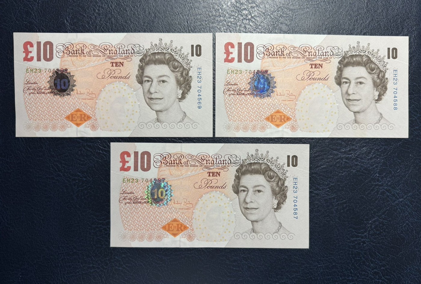 收藏联盟Quantum Auction 第327期拍卖  英国2000版10镑3张 品相为UNC和AU+(尾号88和87)