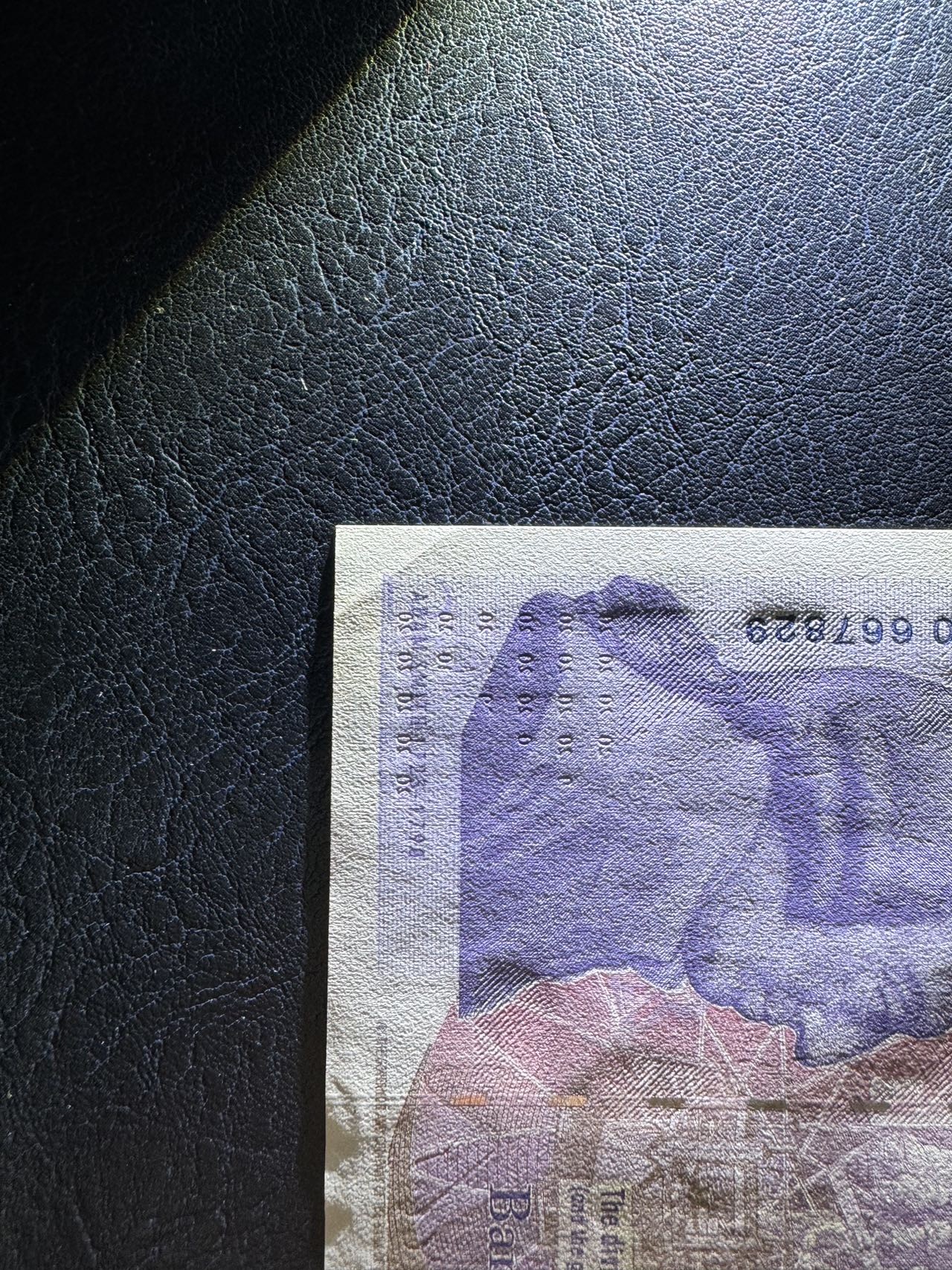 收藏联盟Quantum Auction 第327期拍卖  英国2006版20镑 品相UNC-   品相细节如图 号码无4 经济学家史密斯