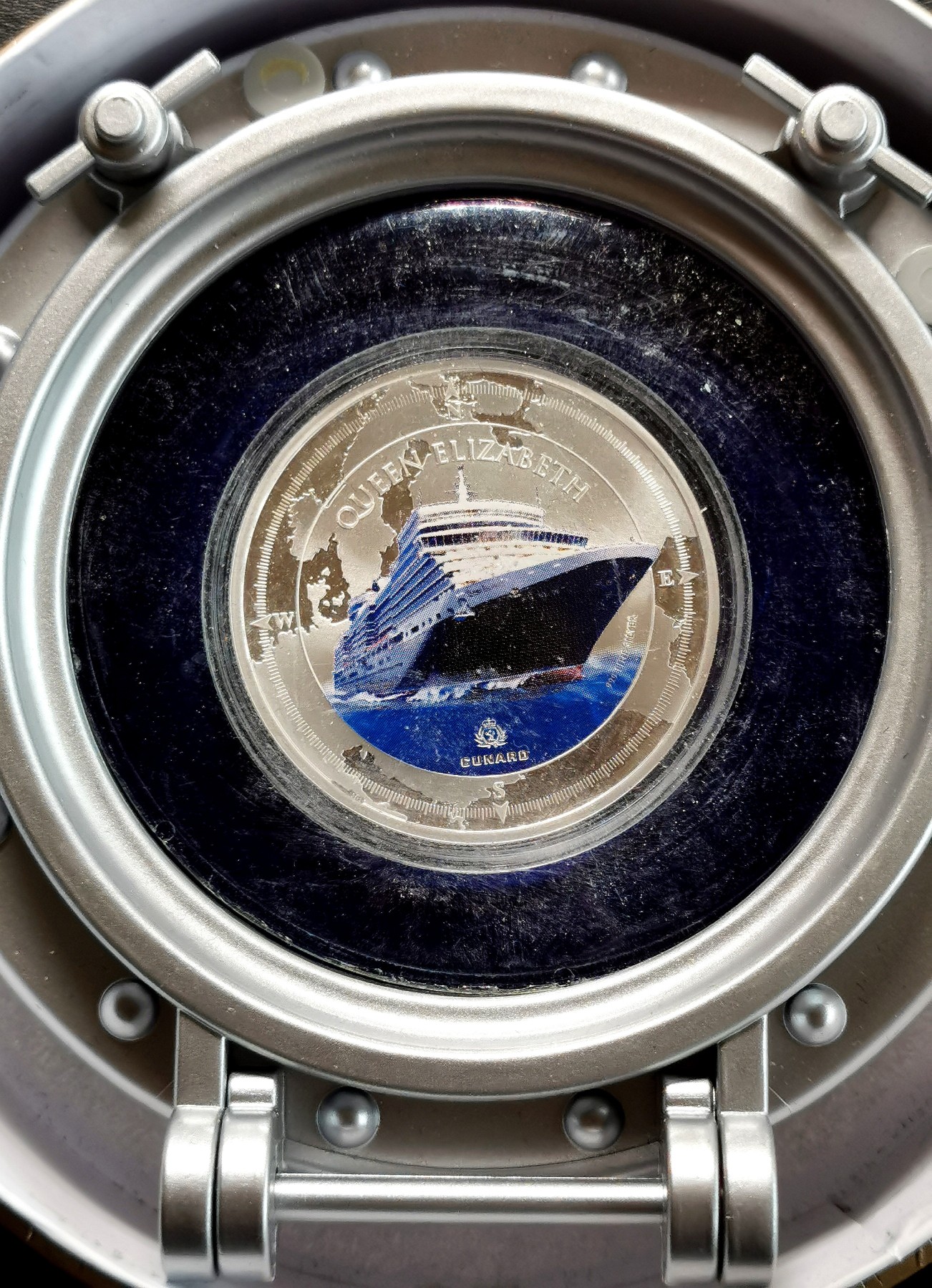 凡希社世界钱币微拍第二百六十一期（龙年开运场） 2013皮特凯恩游轮2Dollar彩银币原厂包装带证书！