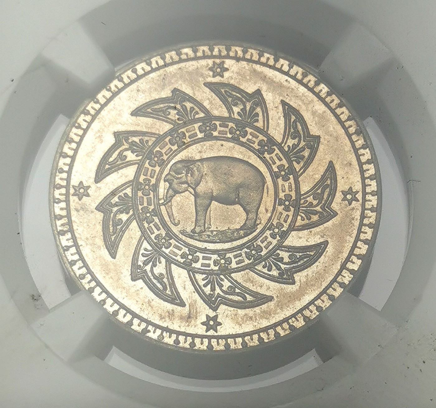 凡希社世界钱币微拍第二百六十一期（龙年开运场） 罕！1868泰国大象与皇冠1/2铢镍质样币NGC-MS65 来自著名的诺曼雅各布斯集藏！泰国所有的机制样币无一例外稀有且昂贵，何况名家旧藏，品相卓越无与伦比的一枚，资深东南亚藏家难以抗拒的品种！