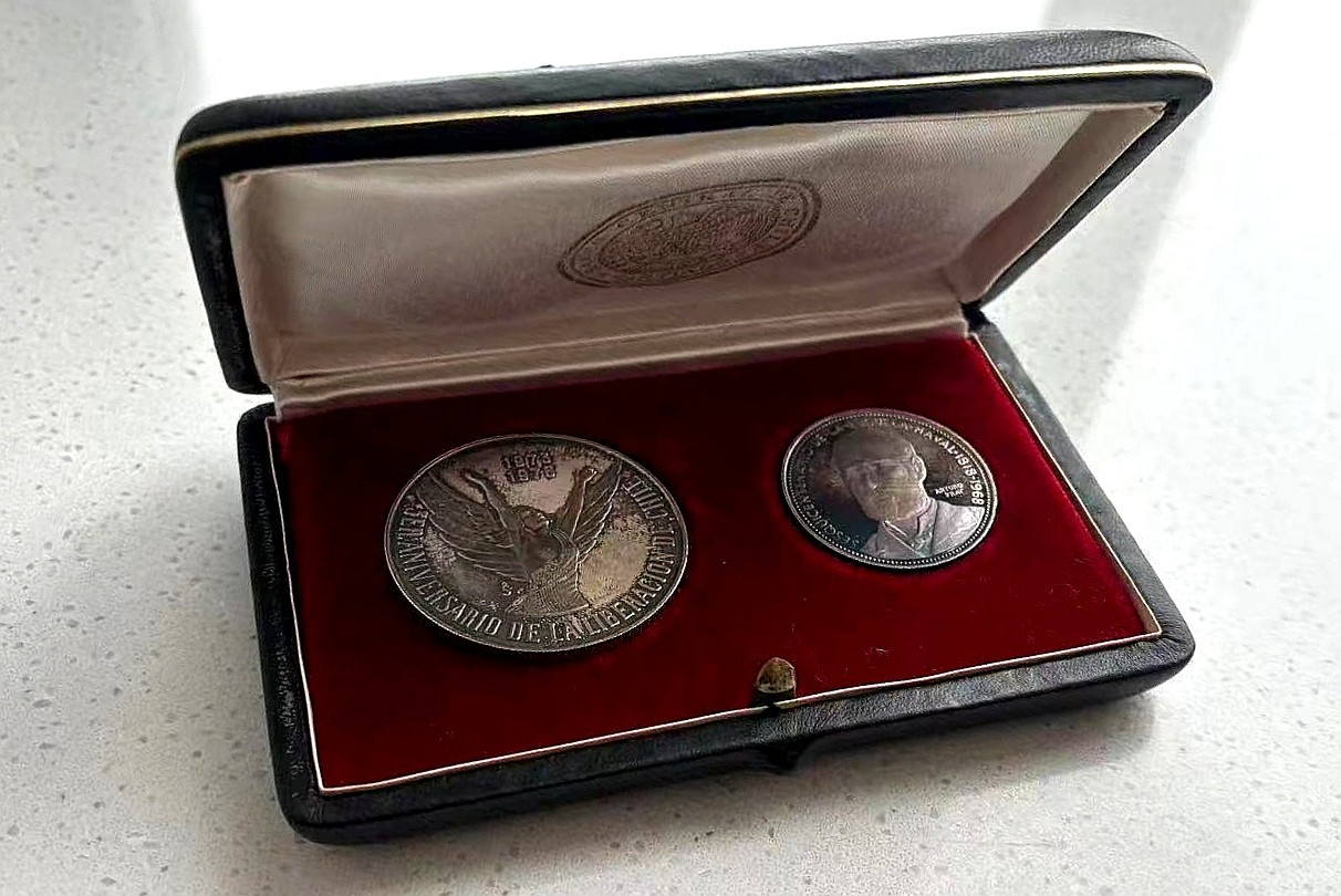 凡希社世界钱币微拍第二百六十一期（龙年开运场） 荐！1968/78智利新政府/海军学院两枚套PS，原状态评级，智利天使相当稀见的品种，NGC-PF64UC，实物紫罗兰自然氧化。