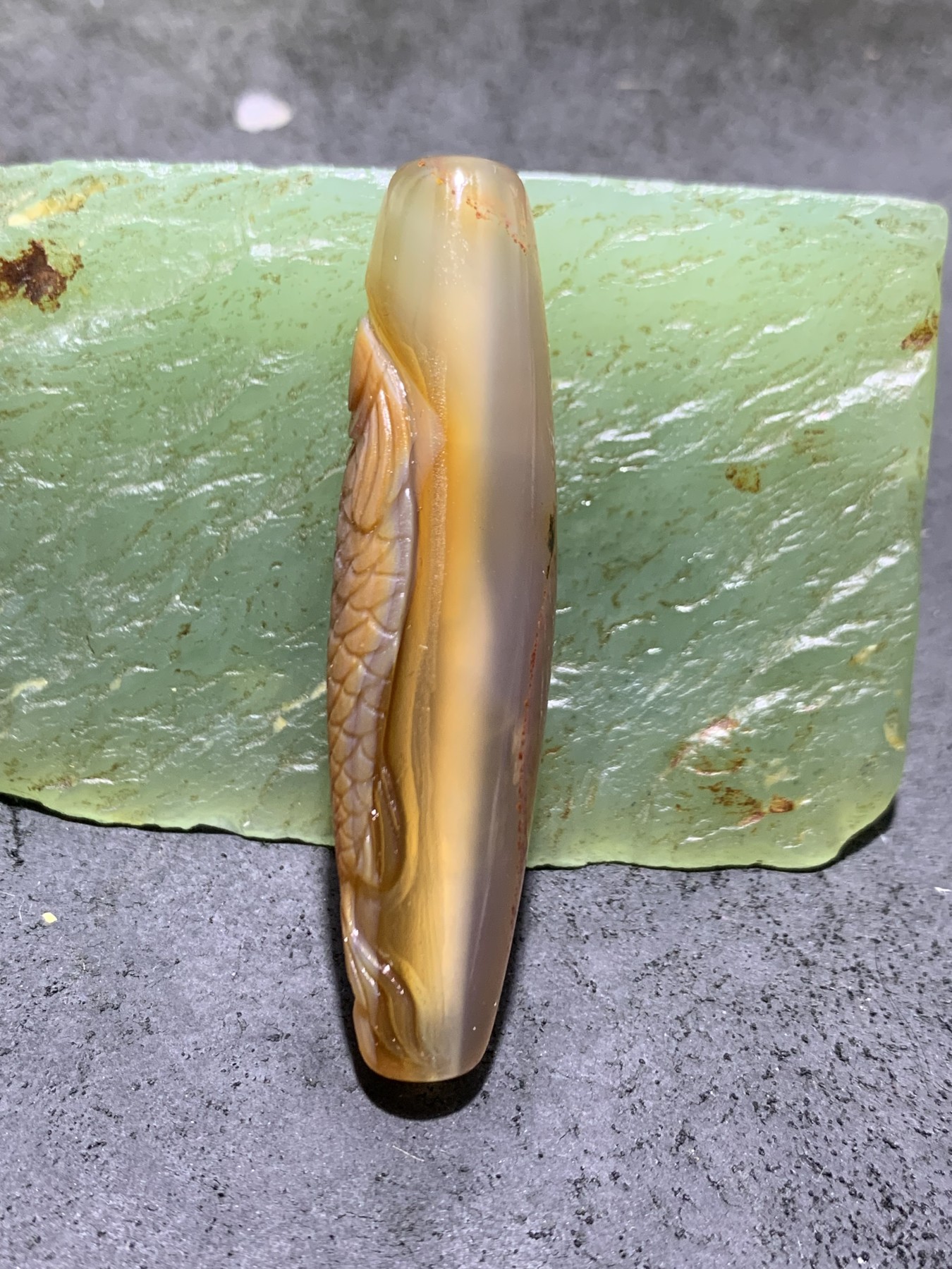 精美亚光朱砂点巴西玛瑙手工俏色巧雕富贵有余桶珠一个