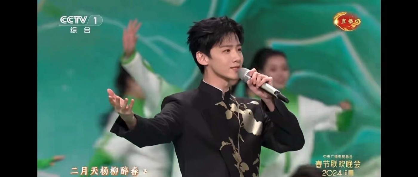 零元拍：二月最后一天抓紧和白敬亭一起上春山，白敬亭签名牛奶泰迪熊！