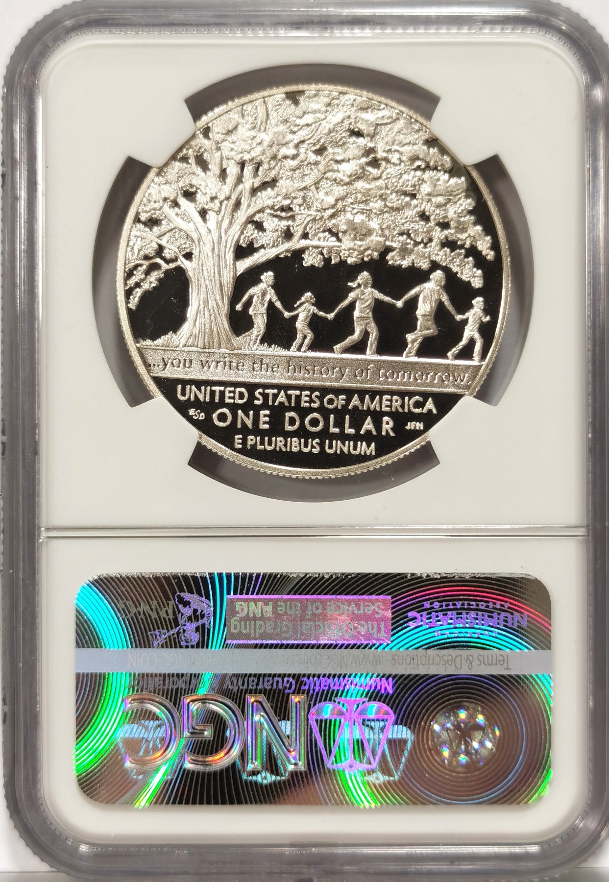 博洋堂世界钱币拍卖第066期（全场包邮） 美国2017年男孩镇百年纪念精制银币NGC-PF69UC，2019年克劳斯世界硬币大赛-最富激情币，发行量43844枚。PROOF精制币，非常漂亮。蓝标 EARLY RELEASES 早期发行初打评级币。稀缺品种，“男孩城”的意思其实是“孤儿城”。它是美国历史上最早．也是最著名的一座孤儿收容所，一直只收男孩。1979年改了名字，叫“男孩女孩城”．也收女孩了。但习惯上，我们仍叫它“男孩城”