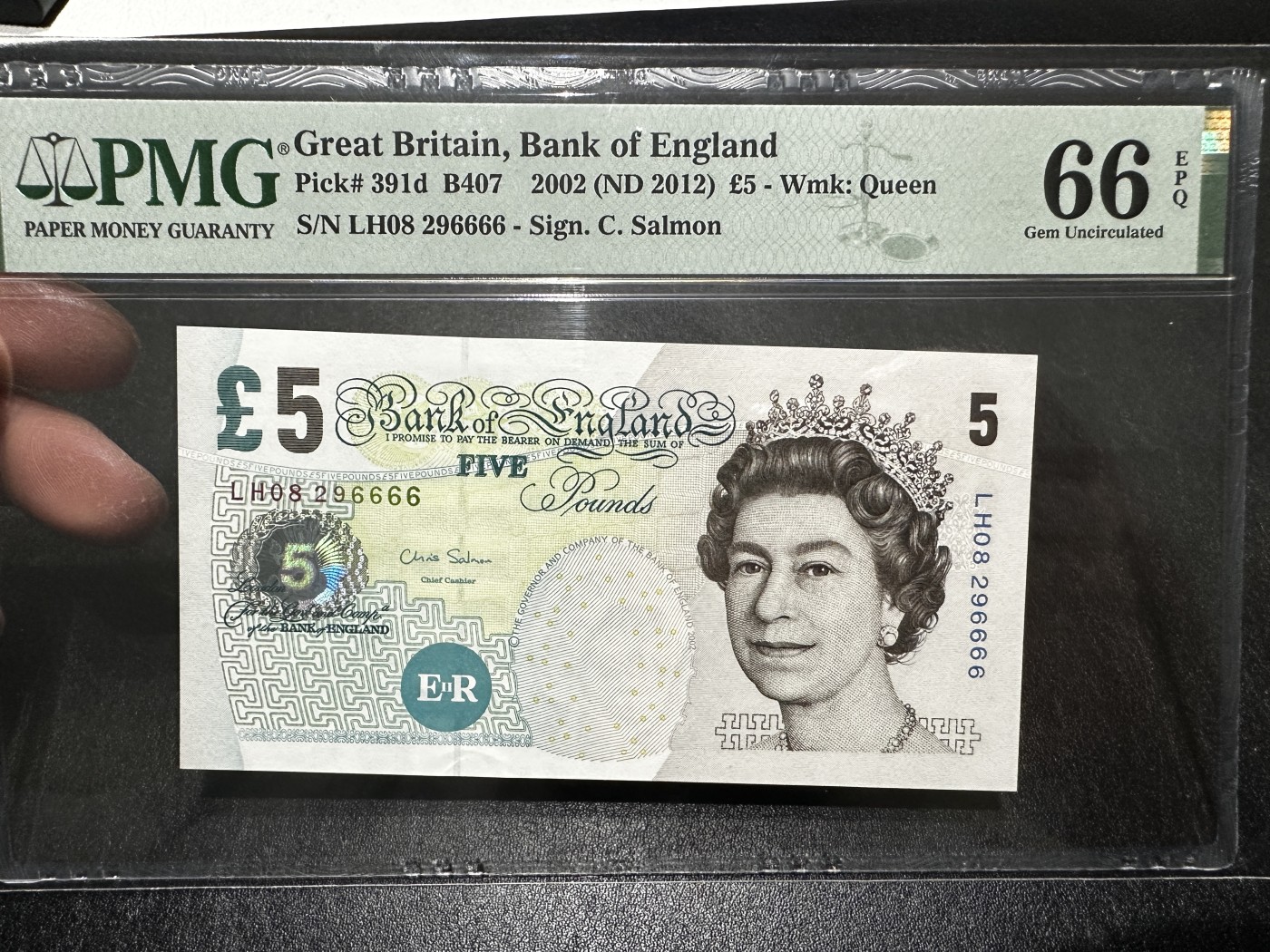 《外钞收藏家》第三百四十三期（评级场） 2002年英国E序列5英镑 无47 PMG66 狮子号