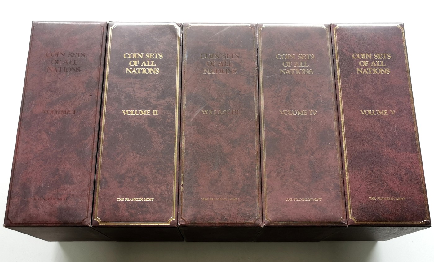 凡希社世界钱币微拍第二百六十一期（龙年开运场） 富兰克林造币厂各国套币豪华版五册，共 173个国家，附每一个国家介绍卡片，第二册外盒破损。
