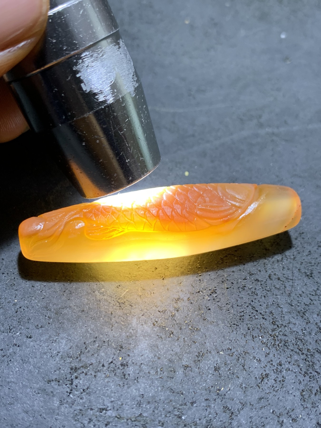 精美亚光朱砂点巴西玛瑙手工俏色巧雕富贵有余桶珠一个