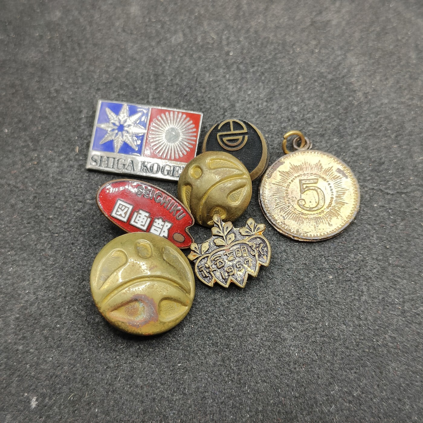 全场0元起拍 第136期 咸鱼国勋章拍卖专场 3月6日（周三）下午6：00开始 日本徽章杂物一组