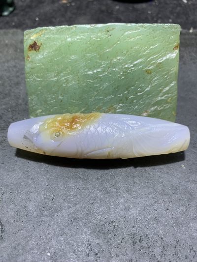 精美亚光高玉化巴西玛瑙手工俏色巧雕金鱼吊坠（把件）一个 - 精美亚光高玉化巴西玛瑙手工俏色巧雕金鱼吊坠（把件）一个