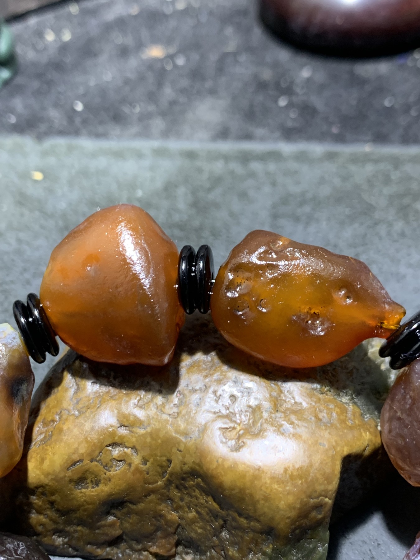 放一条福利！精美天然戈壁酒红色玛瑙原石大手串一条，