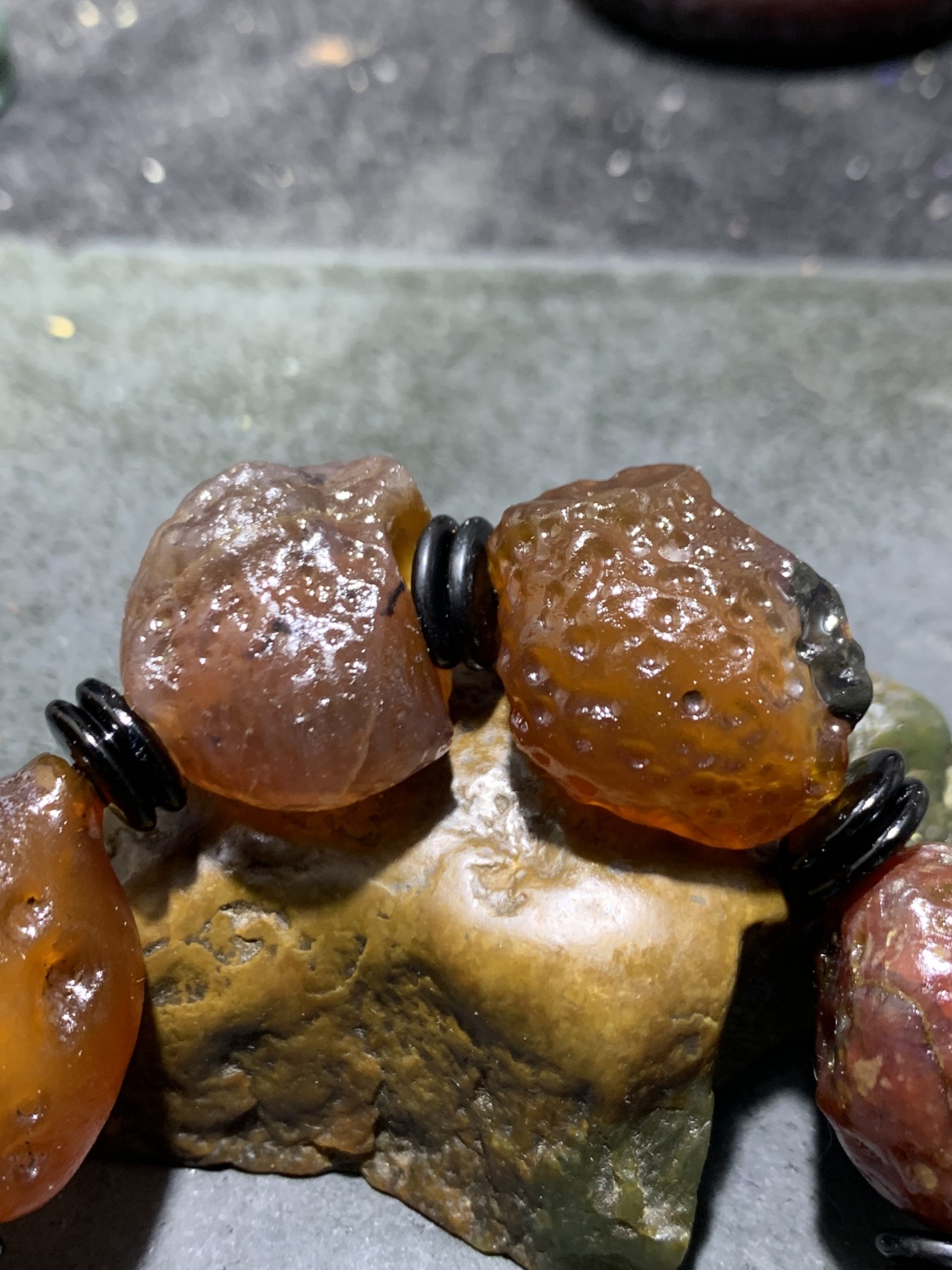 放一条福利！精美天然戈壁酒红色玛瑙原石大手串一条，