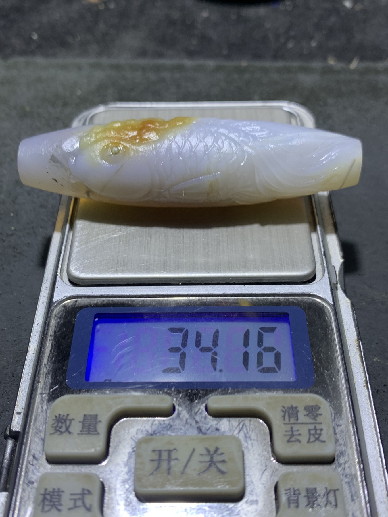 精美亚光高玉化巴西玛瑙手工俏色巧雕金鱼吊坠（把件）一个